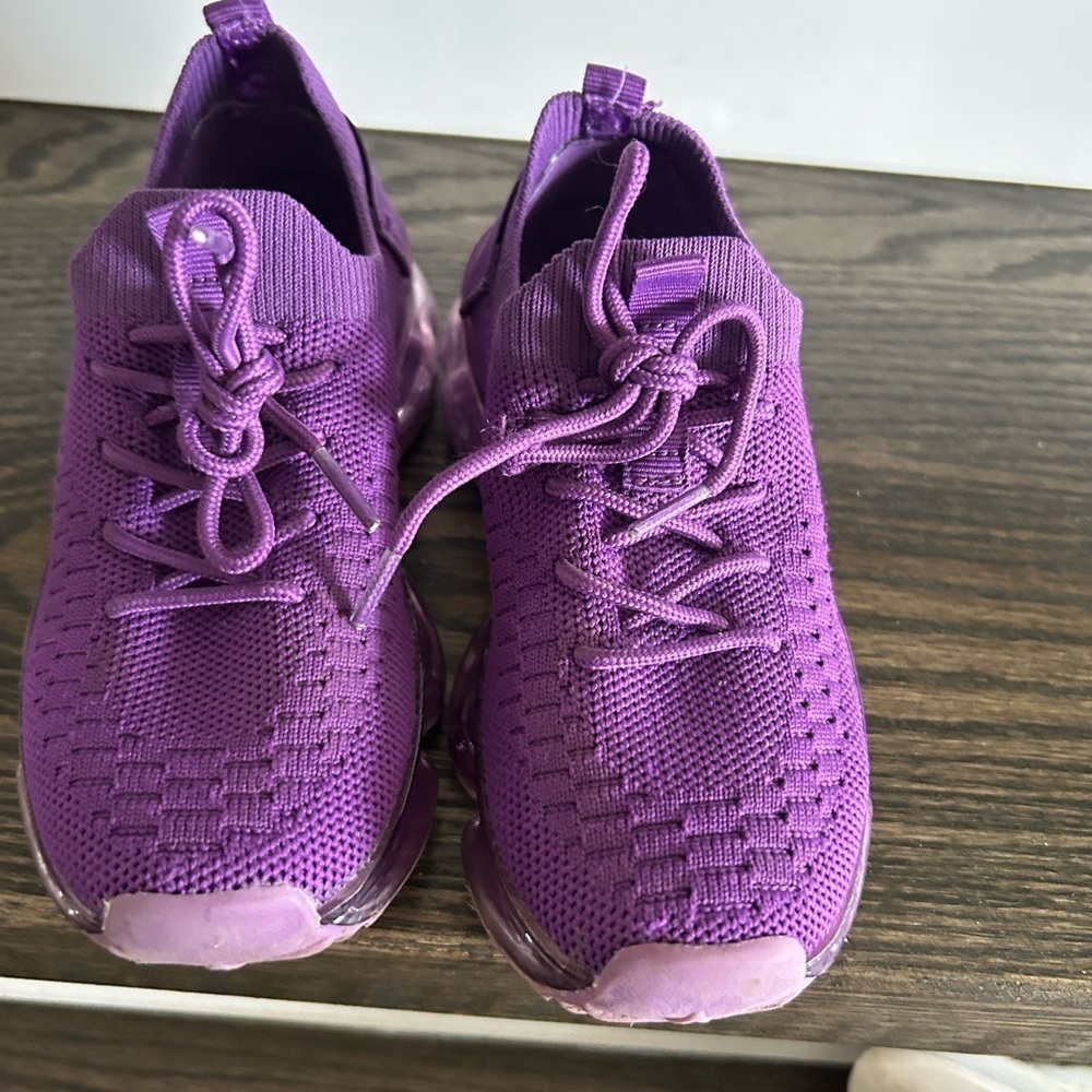Link Purple Sneakers with Knit Upper and Sock-Like Fit